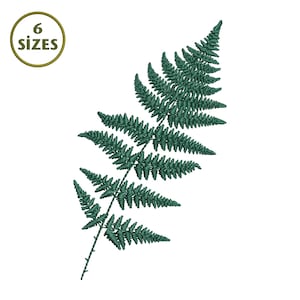 Puede incluir: Una hoja de helecho bordada en verde azulado, que muestra detalles de frondas plumosas. La imagen está sobre un fondo blanco. Un gráfico circular con el texto "6 SIZES" está en la esquina superior izquierda.