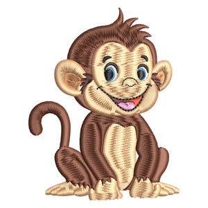 Puede incluir: Un parche bordado de un mono de dibujos animados con pelaje marrón oscuro y cara, pecho y patas de color beige claro. El mono tiene ojos grandes de color azul, una boca ancha sonriente con una lengua rosa visible y una cola curva.