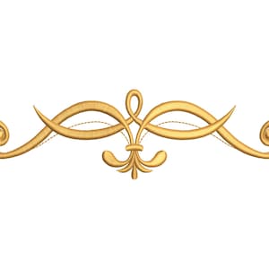 Pode incluir: Um design de bordado na cor dourada com um padrão simétrico de volutas. O motivo inclui elementos centrais em forma de flor-de-lis ladeados por linhas curvas alongadas que terminam em espirais apertadas em ambos os lados.