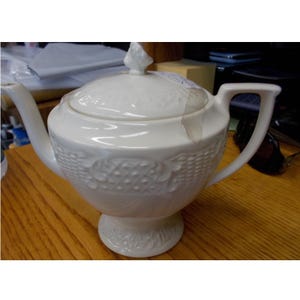 Canonsburg Pottery Traditionelle Eisstein-Teekanne Washington Colonial White