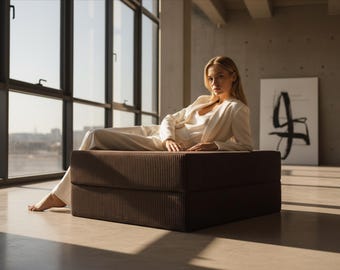 Modulares Bodensofa, minimales niedriges Sitzsofa für entspanntes Wohnen