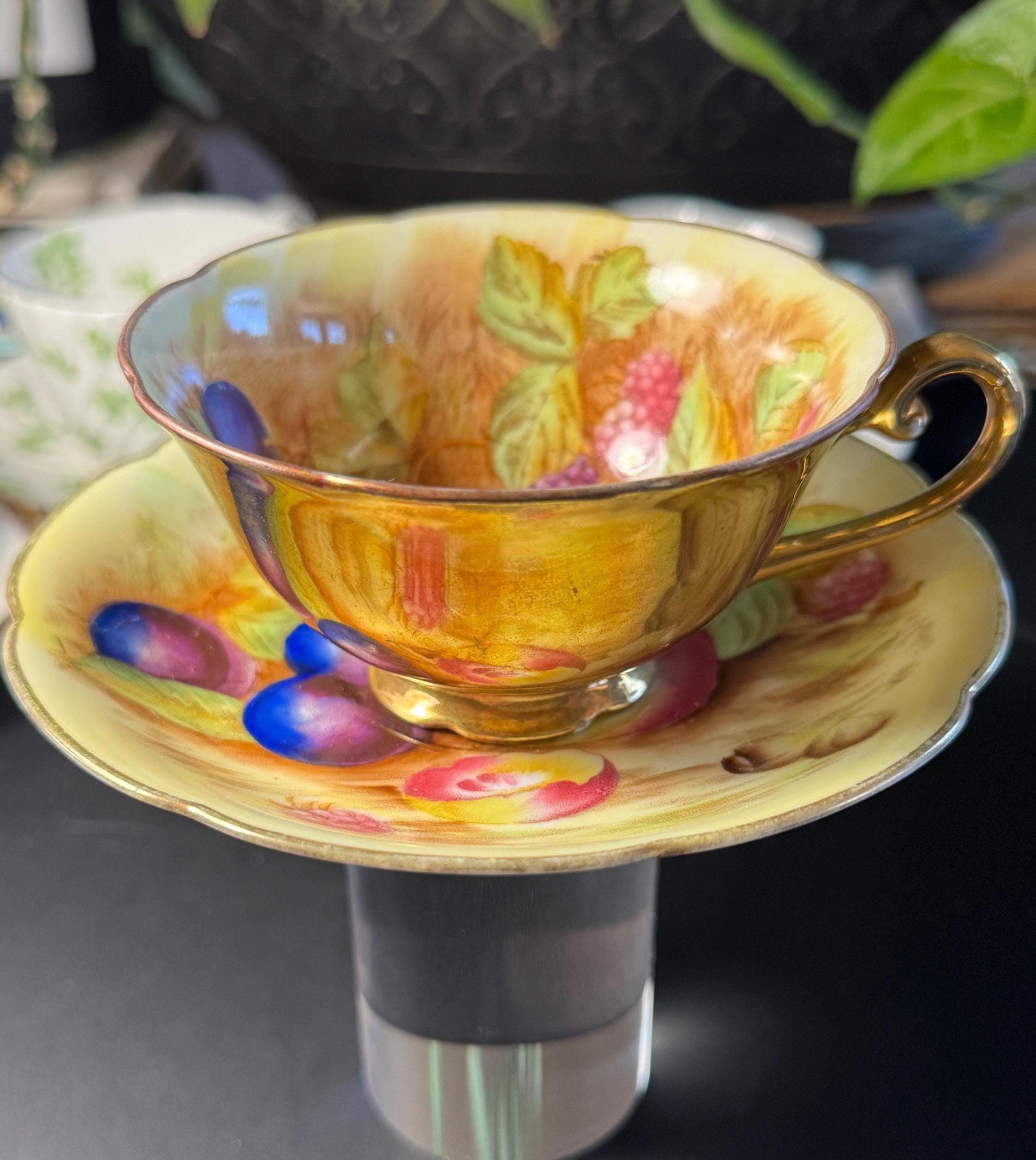 中国民国時代の花柄の黄色い皿 Made in China T56 中国景徳鎮 中華陶器 粉彩黄色大皿 中皿 深皿 16枚 【公式通販】