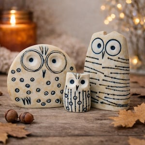 Conjunto de 3 figuras de búhos hechas a mano, un acogedor elemento decorativo para el hogar: regalo ideal para los amantes de los búhos.