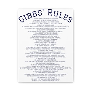 Könnte beinhalten: Ein weißer, rechteckiger Wandkunstdruck mit dem dunkelblauen Text GIBBS' RULES am oberen Rand, gefolgt von einer nummerierten Liste mit 40 spezifischen Regeln. Der Text ist in einer klaren, serifenlosen Schrift auf weißem Hintergrund.