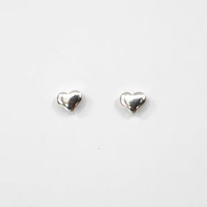 Temporär ausverkauft - Sterling Silber kleine Herz Ohrstecker: Minimalist 4 mm