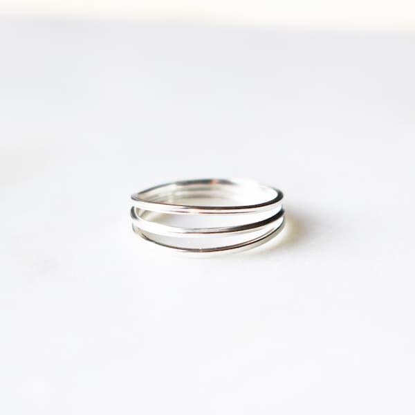 Bague superposée en argent sterling | Bague empilable triple anneau | Bague tendance Midriff ou auriculaire 925 pour tous les jours