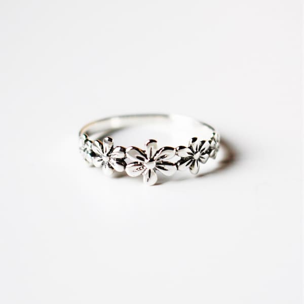 Bague marguerite en argent | Bague fleur délicate en argent sterling | Bague de pouce en argent pour elle