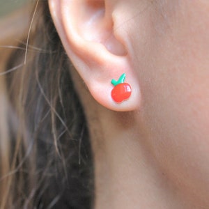 Pendientes de manzana / Pendientes de frutas de plata de ley / Idea de regalo de pendientes únicos para todos los días