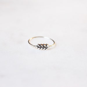 Oxidized sterling silver leaf ring Dainty stacking everyday ring image 5
