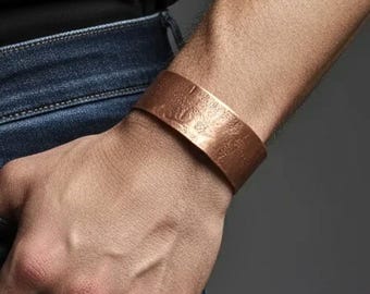 男性用幅広槌目銅ブレスレット、男性用重厚銅カフ、厚手銅アームバングル、抗関節炎銅カフ、大きな銅ブレスレット