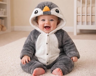 Pluszowy kostium pingwina – jednoczęściowy, haftowany strój z kapturem