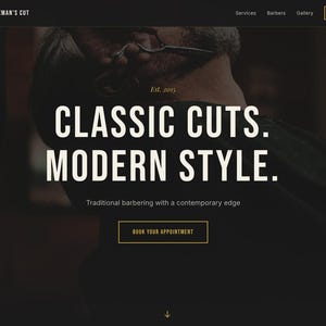 Könnte beinhalten: Website-Homepage für den Friseursalon "The Gentleman's Cut". Der Text lautet "CLASSIC CUTS. MODERN STYLE." und "Traditional barbering with a contemporary edge." Die Website hat ein dunkles Farbschema mit goldenen Akzenten. Ein "BOOK NOW"-Button ist sichtbar.