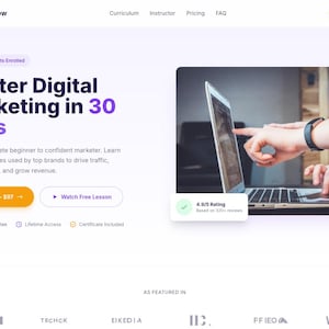 Pode incluir: Interface do site LearnFlow, oferecendo um curso de marketing digital. O título principal diz "Master Digital Marketing in 30 Days". Uma imagem mostra uma pessoa usando um laptop. O site também exibe uma classificação de 4.8/5.