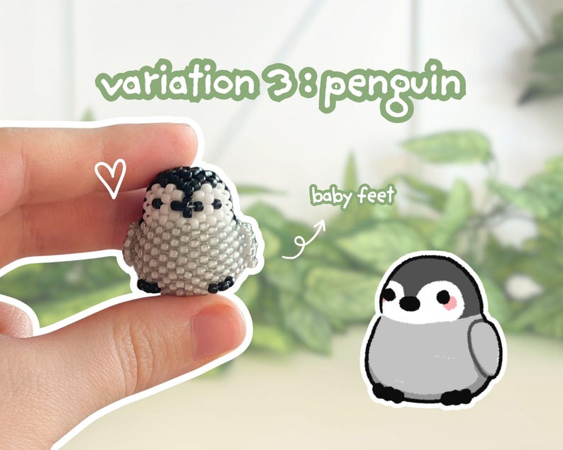 K&ouml;nnte beinhalten: Eine kleine, perlenbesetzte Pinguinfigur mit einem schwarz-wei&szlig;en Kopf und grauem K&ouml;rper. Der Text "variation 3: penguin" befindet sich &uuml;ber der Figur. Ein Cartoon-Pinguin-Aufkleber ist ebenfalls abgebildet.