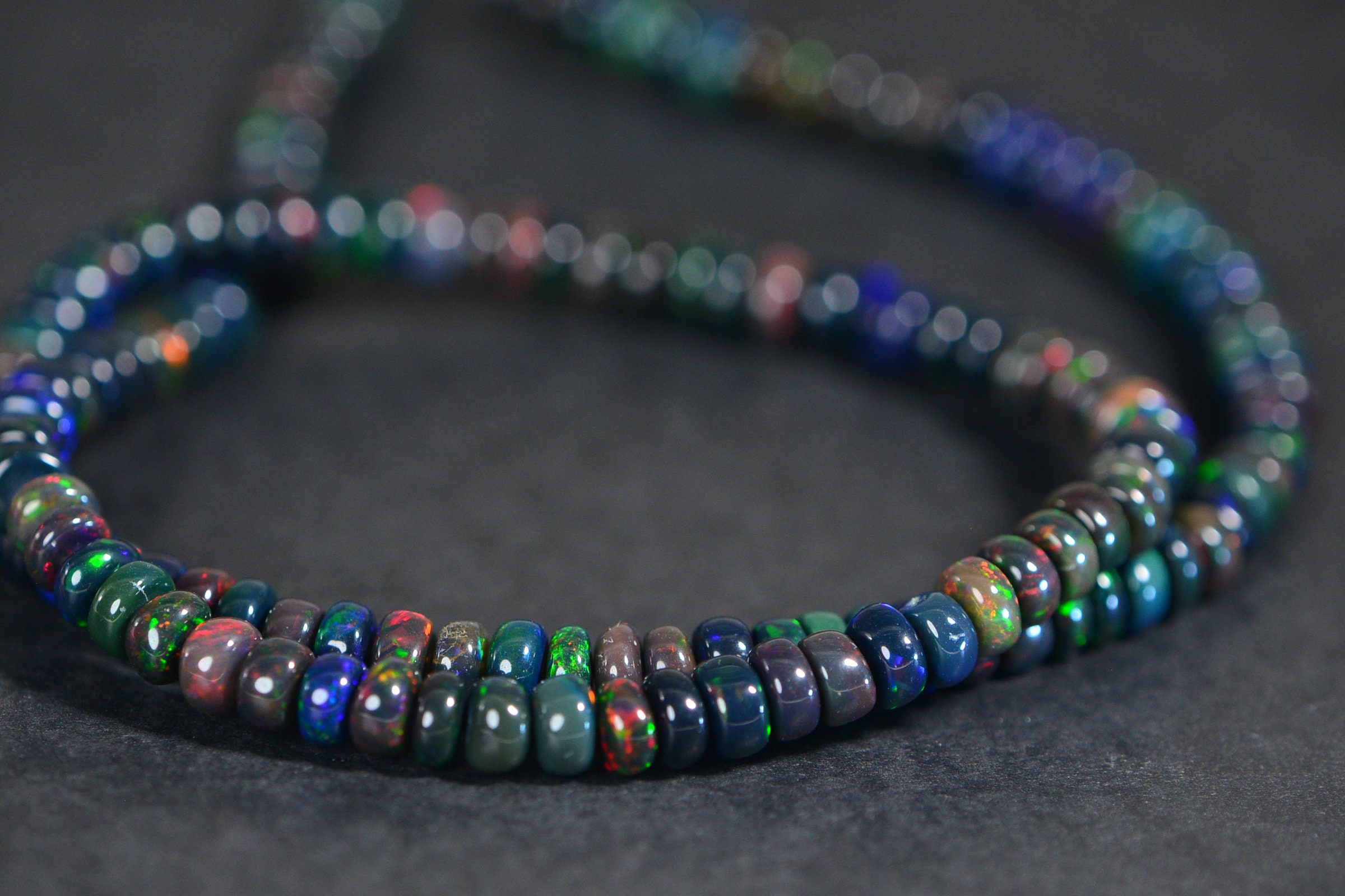 Opale Noire Et Multicolore D'Éthiopie - Pierre Naturelle 7mm X 5mm - 0.44 Ct - P455.129t