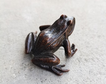 Handmade Solid Bronze Frog Sculpture Antique Patina Lifelike Tabletop Decor