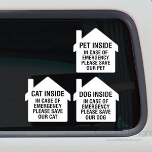 ペットの犬猫が中にいます - 緊急時にはペットの犬猫を助けてください 4 x 4 インチ タイポグラフィ デカール
