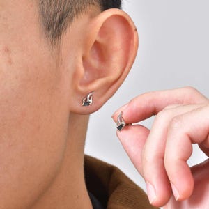 Pendiente de circonita negra con forma de llama, pendiente de acero inoxidable, joyería gótica para cartílago, piercing punk para oreja, pendiente unisex para hélix, moda alternativa.
