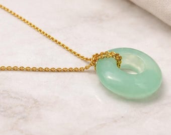 Minimalistische Grüne Jade Donut Anhänger Halskette - Goldkette, Naturstein Harmonie Symbol