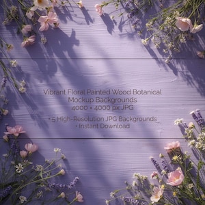 Peut inclure: Un fond en bois peint en violet clair avec des accents floraux. L'image présente une variété de fleurs, dont des fleurs roses et blanches, et des brins de lavande. Le texte sur le fond indique "Vibrant Floral Painted Wood Botanical Mockup Backgrounds".