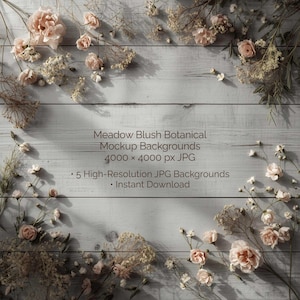 Blush Floral Mockup Hintergrund, neutrale Holz Tisch Hochzeitseinladung Flatlay, feminine botanische Produktdarstellung, rustikale Blumentischplatte.