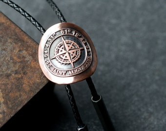 Cravate bolo, collier rose des vents, collier longitude/latitude personnalisé, collier coordonné personnalisé, cravate bolo pour mariage homme