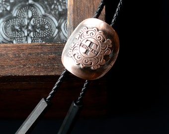 Collier monogramme personnalisé, cravate bolo pour mariage homme, bijoux pour homme, cadeaux pour petite amie, cadeaux pour soeur, collier cravate bolo pour femme