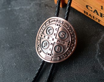 Cravate bolo médaille Saint Benoît, pendentif religieux catholique, breloque croix chrétienne, collier catholique, collier chrétien, cadeaux pour chrétiens