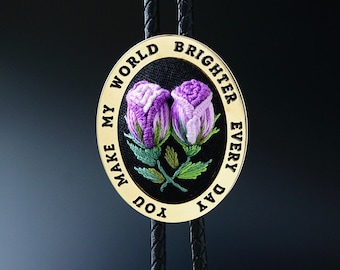 Cravate bolo rose broderie personnalisée, cravate bolo pour mariage homme, cravate bolo garçons d'honneur, cravate bolo cowboy vintage, accessoires western, collier unisexe