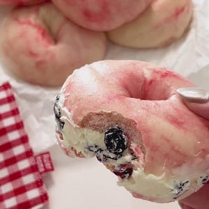 Pink Swirled Bagels: No Oil, No Sugar Healthy Homemade Bread