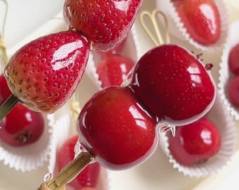 Spiedini di frutta croccanti ricoperti di zucchero (Tanghulu) – Dolci, croccanti e irresistibilmente irresistibili