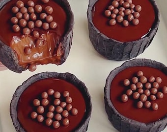 Tarta de chocolate estilo panadería: un postre rico, sedoso y elegante.