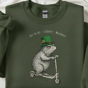 Off to Eat Slainte Malarkey Irish Frog Scooter Sweatshirt, Funny St Patricks Day Meme Sweat, Irish Pun Pullover, Gildan Heavy Blend Fleece