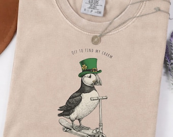 Koszulka z maskonurem i skuterem „Wyrusz, by znaleźć mój urok”, zabawna koszulka z maskonurem w kolorach komfortu, koszulka z irlandzkim żartem, koszulka imprezowa z koniczyną