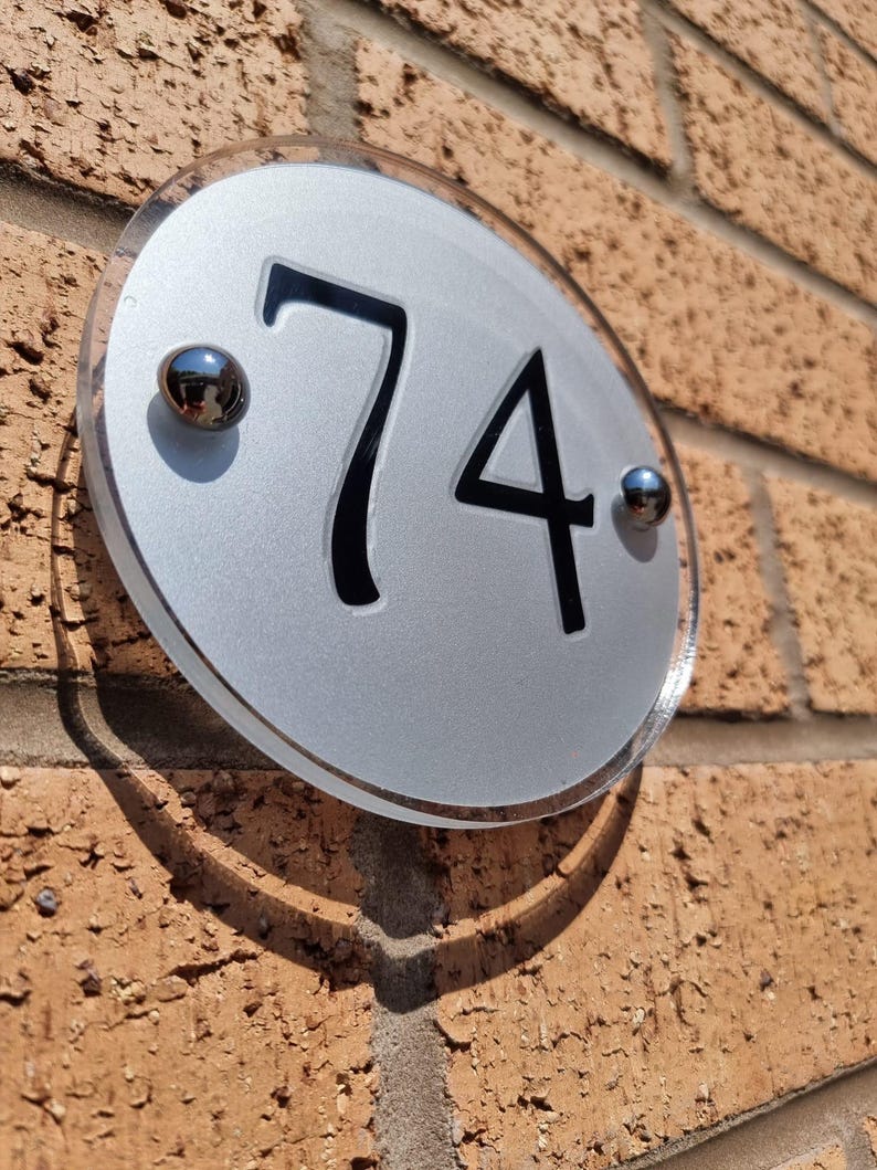 Gepersonaliseerd rond acryl huisnummerbord | Adresplaat op maat | Cadeau afbeelding 2