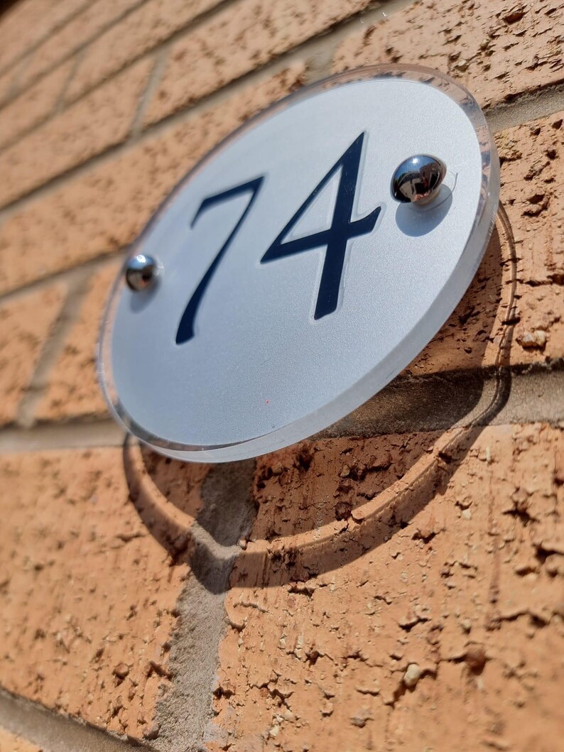 Gepersonaliseerd rond acryl huisnummerbord | Adresplaat op maat | Cadeau afbeelding 3