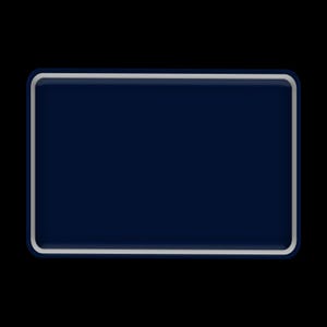 Puede incluir: Un objeto rectangular azul marino con esquinas redondeadas y un borde fino de color plateado. El objeto est&aacute; sobre un fondo negro s&oacute;lido, creando un fuerte contraste.