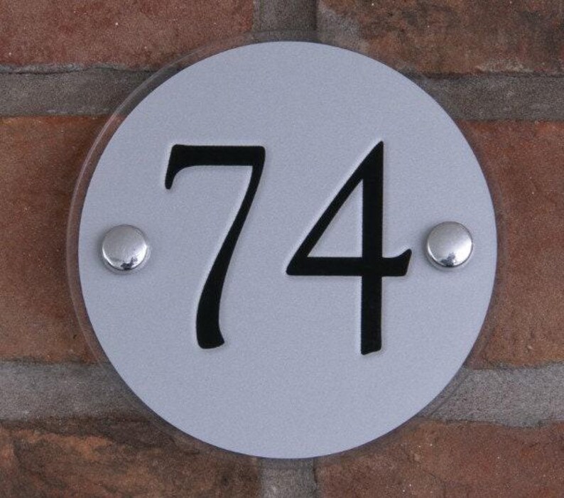 Gepersonaliseerd rond acryl huisnummerbord | Adresplaat op maat | Cadeau afbeelding 1