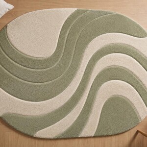 Tappeto ovale astratto moderno, verde salvia, avorio, ondulato, contemporaneo, trapuntato, neutro, boho, per soggiorno, scandinavo, per camera da letto.