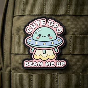Parche de PVC con forma de OVNI, parche táctico de nave espacial alienígena adorable, insignia de OVNI con velcro Kawaii Mint, parche divertido para mochila, emblema de equipo