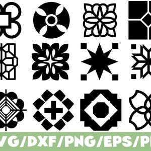 Può includere: Una collezione di dodici icone geometriche e motivi floreali distinti in bianco e nero disposti in una griglia. Il set include varie forme simmetriche, motivi a stella e disegni a croce. Il testo SVG/DXF/PNG/EPS/PDF si trova in basso.