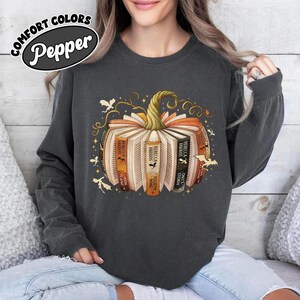 Vierter Flügel Kürbis Shirt, Komfort Farben Bücherwurm T-Shirt, Eisen Flamme Onyx Sturm Fan Geschenk, Drachen Liebhaber Shirt, gruseliges Leser T-Shirt