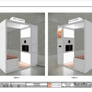 Pu&ograve; includere: Una cabina fotografica bianca con la scritta "THE FLASHBOX" in alto. La cabina ha una panca integrata, una fotocamera e uno schermo. Il design &egrave; moderno e minimalista, con un'illuminazione brillante.