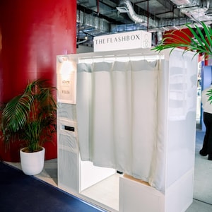Progetto di costruzione di un photobooth chiuso: progetto di uno stand per eventi di lusso (download PDF) immagine 1