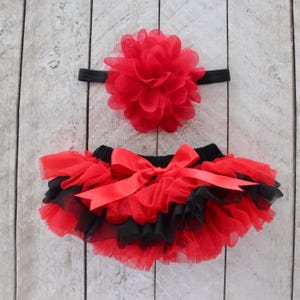 TEAM COLORS Baby Girl Ruffle Bottom Tutu Bloomer & Headband Set in Red and Black - Newborn Photo - Cake Smash - Diaper Cover - Baby Gift