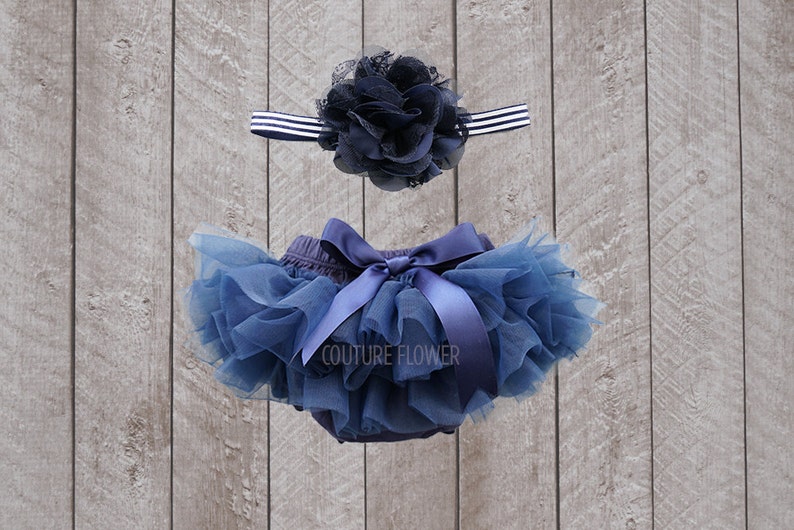 Newborn Photo Set Baby Girl Ruffle Bottom Tutu Bloomer Headband Set in Navy Blue /& White Flower Cake Smash Diaper Cover Baby Gift