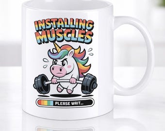 Tazza con unicorno "Installing Muscles" - Tazza con stampa 7Guns e unicorno | Tazza da caffè divertente da 330 ml | Regalo umoristico sul fitness