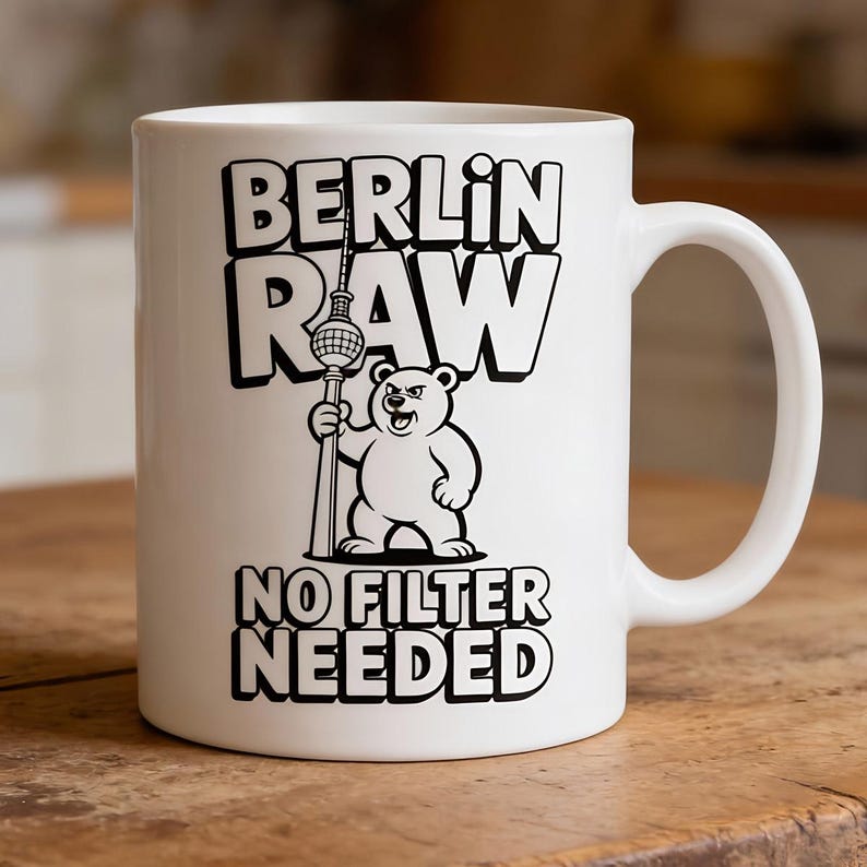 Tazza Berlin Raw senza filtro – Tazza con stampa 7Guns e carattere urbano | Tazza da caffè 330 ml | Regalo per ufficio urbano immagine 1
