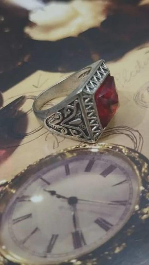 Vampire Leader Haunted Hypnotic Ring Distant Hypnosis Power .