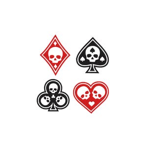 Op de afbeelding: Vier speelkaartsymbolen met schedelontwerpen. De symbolen omvatten een rode ruit, een zwarte schoppen, een zwarte klaveren en een rood hart. Elk symbool heeft een witte schedel in het midden, wat een uniek en edgy ontwerp creëert.